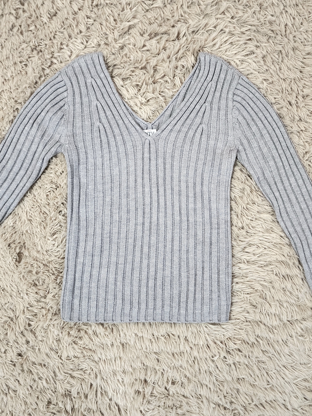 City DKNY Light Beige/Gray Ribbed V-Neck Cable KnitvSweater